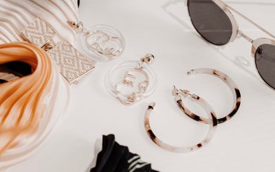 Quand la mode se recycle : les secrets cachés de vos vêtements d’occasion