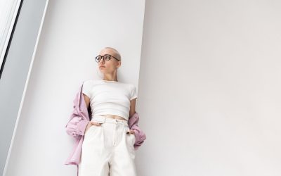 Plongez dans les coulisses fascinantes de l’industrie de la mode : un univers complexe de tendances et d’influences