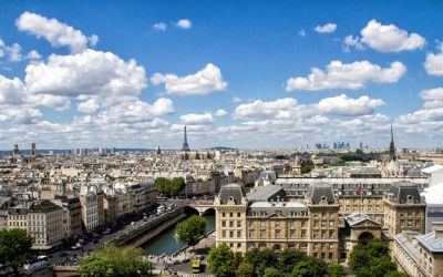 Comment les Rues de Paris Ont Influencé la Mode de Rue Mondiale